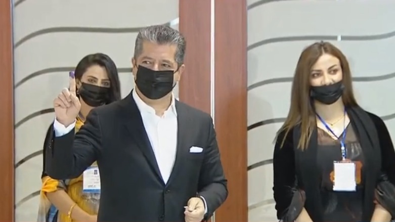 رئيس حكومة اقليم كوردستان مسرور بارزاني يدلي بصوته